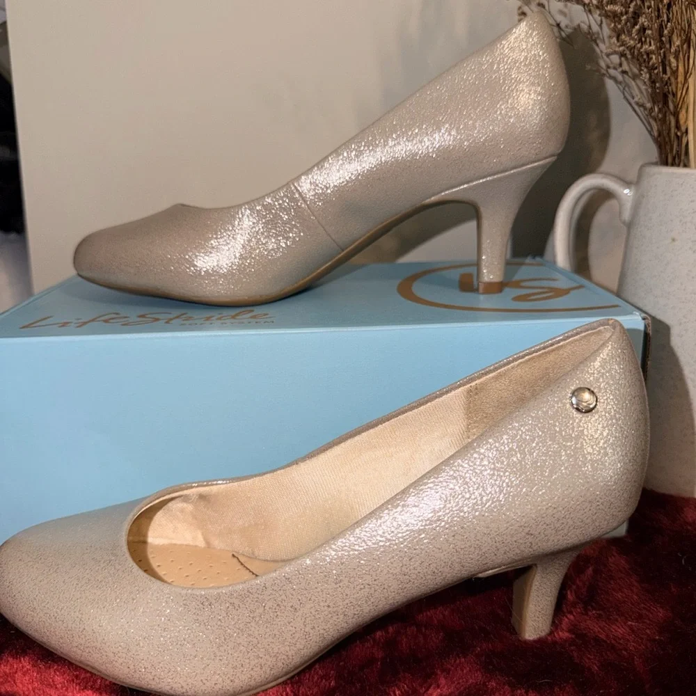 Life Stride NIB Women's Glittering Champagne Heels
